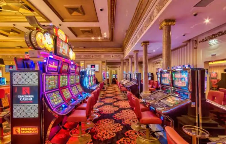 Tampilan meja Live Casino dana189 dengan dealer sungguhan dan antarmuka modern untuk pengguna Indonesia
